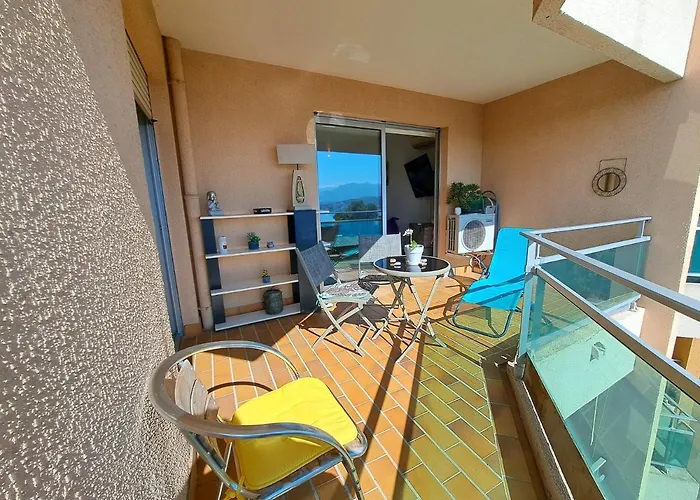 Vue Mer Avec Parking * アジャクシオ
